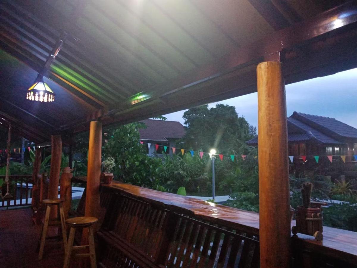 Hotel เรือนไทยใจสุขเอ๋ย Ban Bang Wa Exterior foto