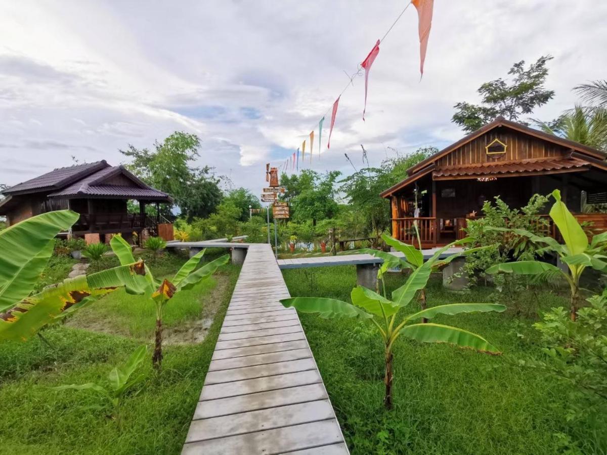 Hotel เรือนไทยใจสุขเอ๋ย Ban Bang Wa Exterior foto